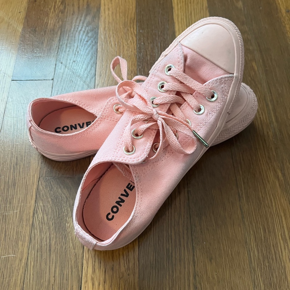 Light coral pink Chucks